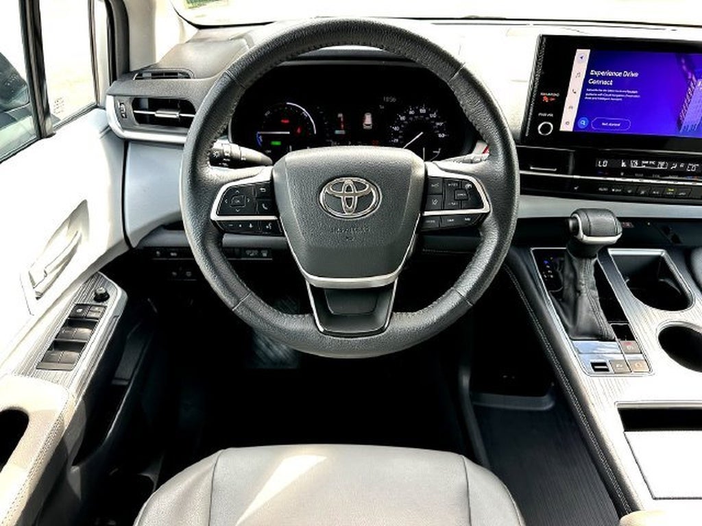 2025 Toyota Sienna XLE 8-Passenger