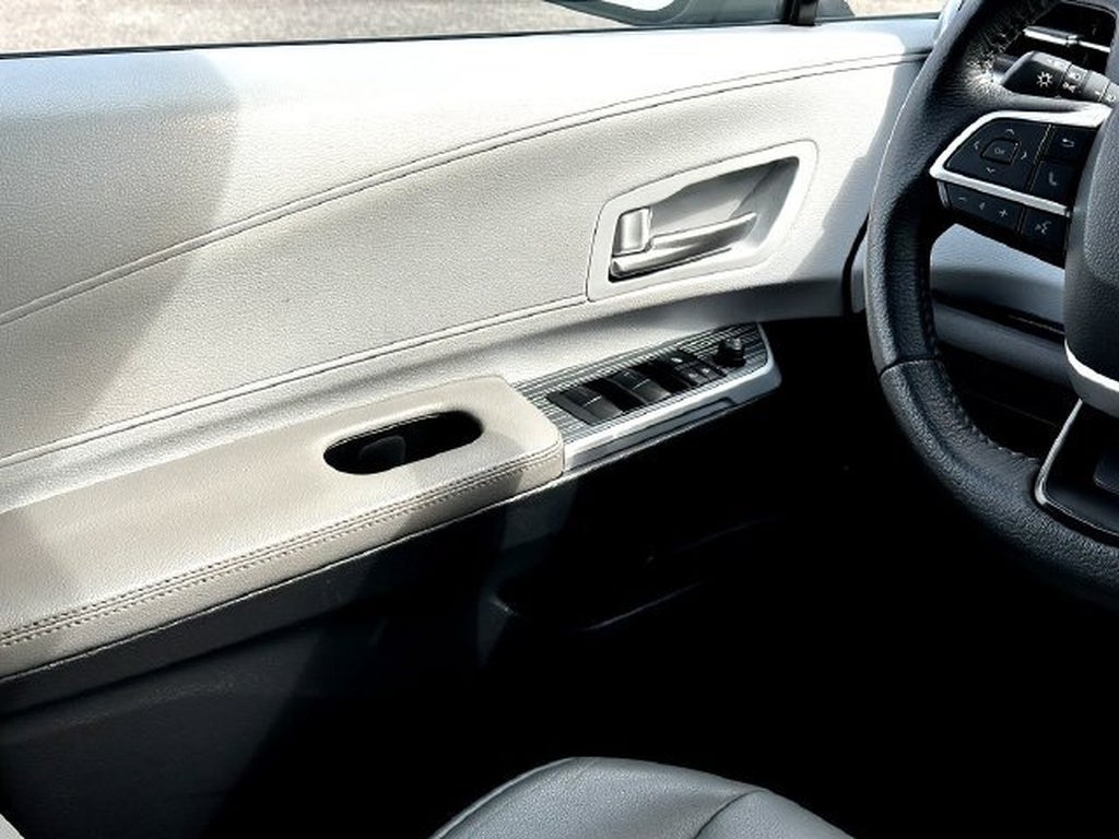 2025 Toyota Sienna XLE 8-Passenger