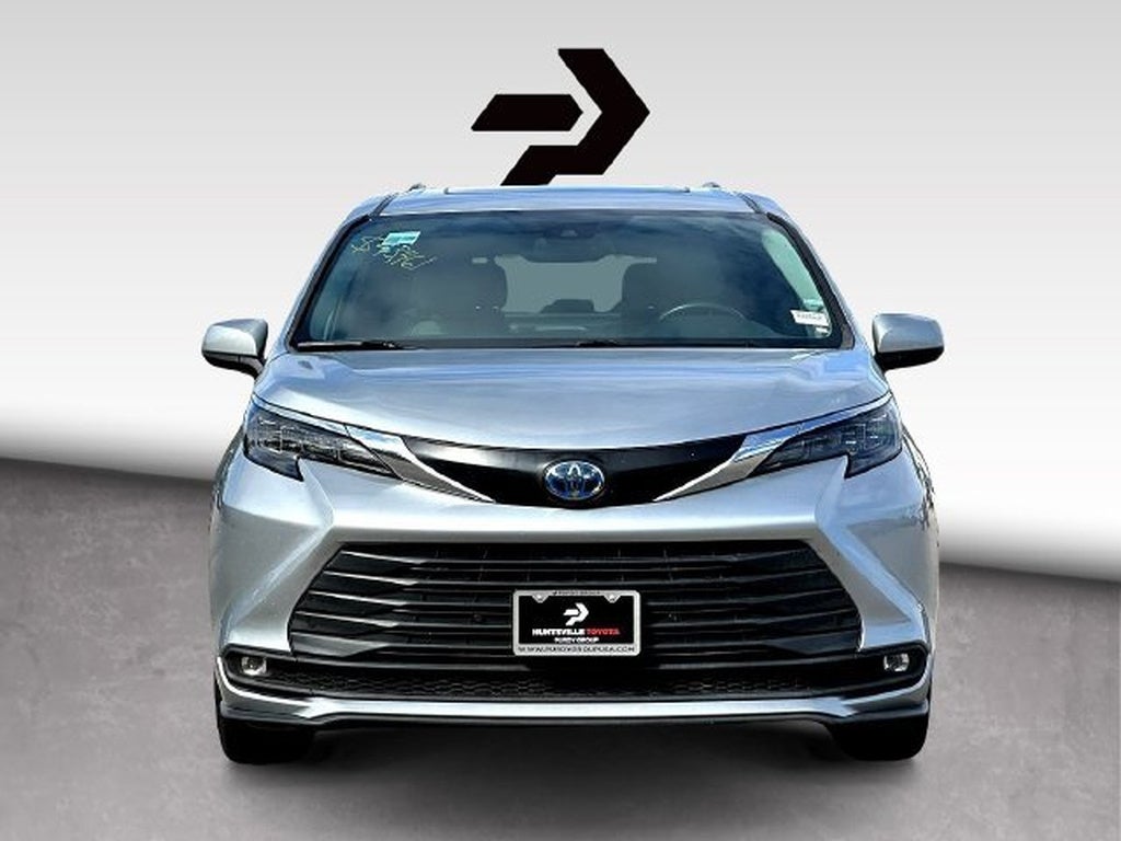 2025 Toyota Sienna XLE 8-Passenger