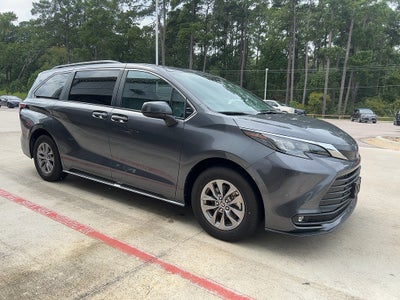 2025 Toyota Sienna XLE 8-Passenger