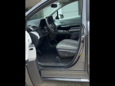2025 Toyota Sienna XLE 8-Passenger