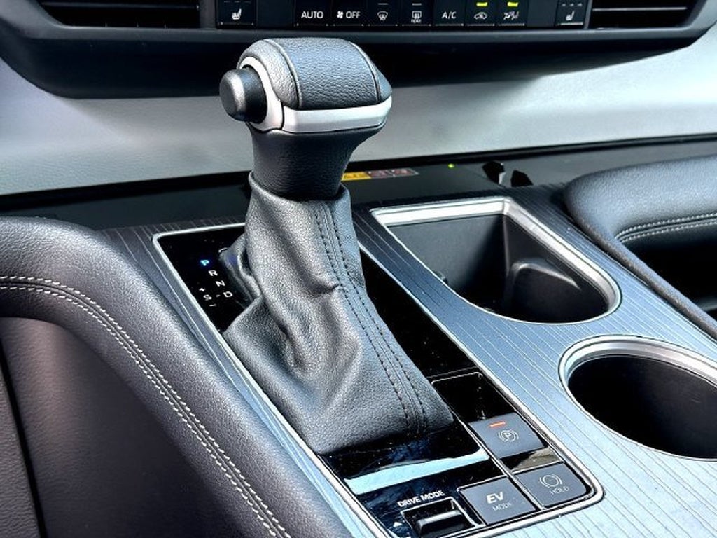 2025 Toyota Sienna XLE 8-Passenger