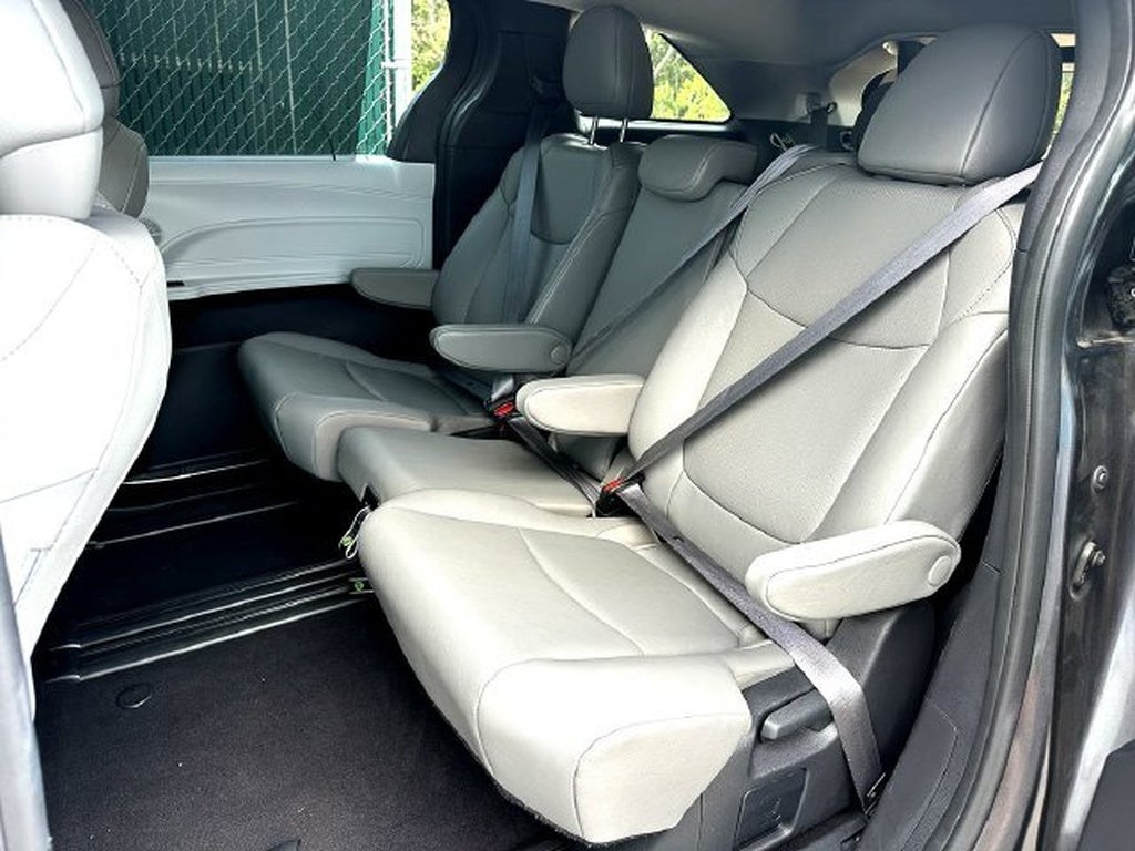 2025 Toyota Sienna XLE 8-Passenger