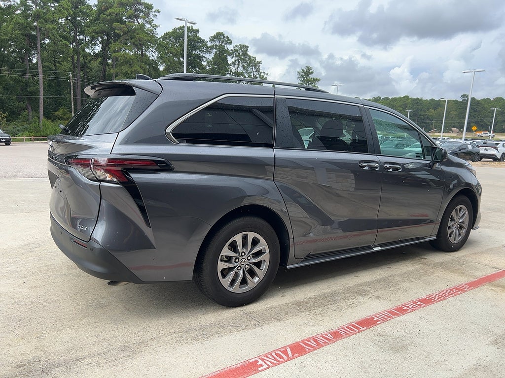 2025 Toyota Sienna XLE 8-Passenger