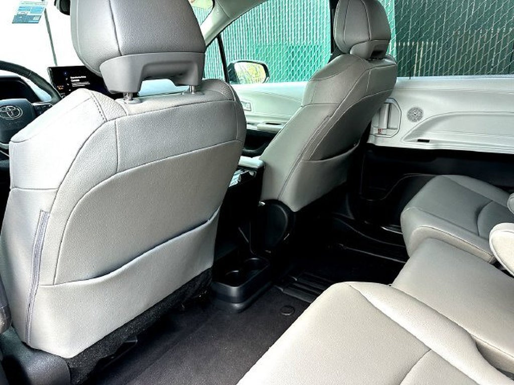 2025 Toyota Sienna XLE 8-Passenger