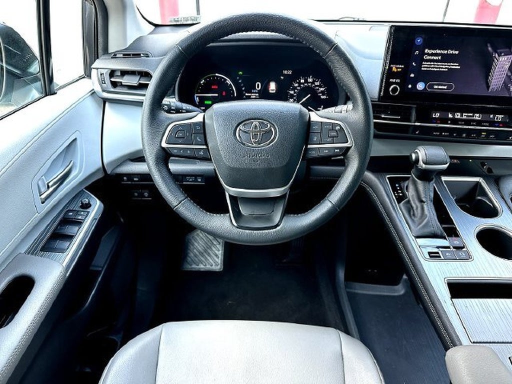 2025 Toyota Sienna XLE 8-Passenger