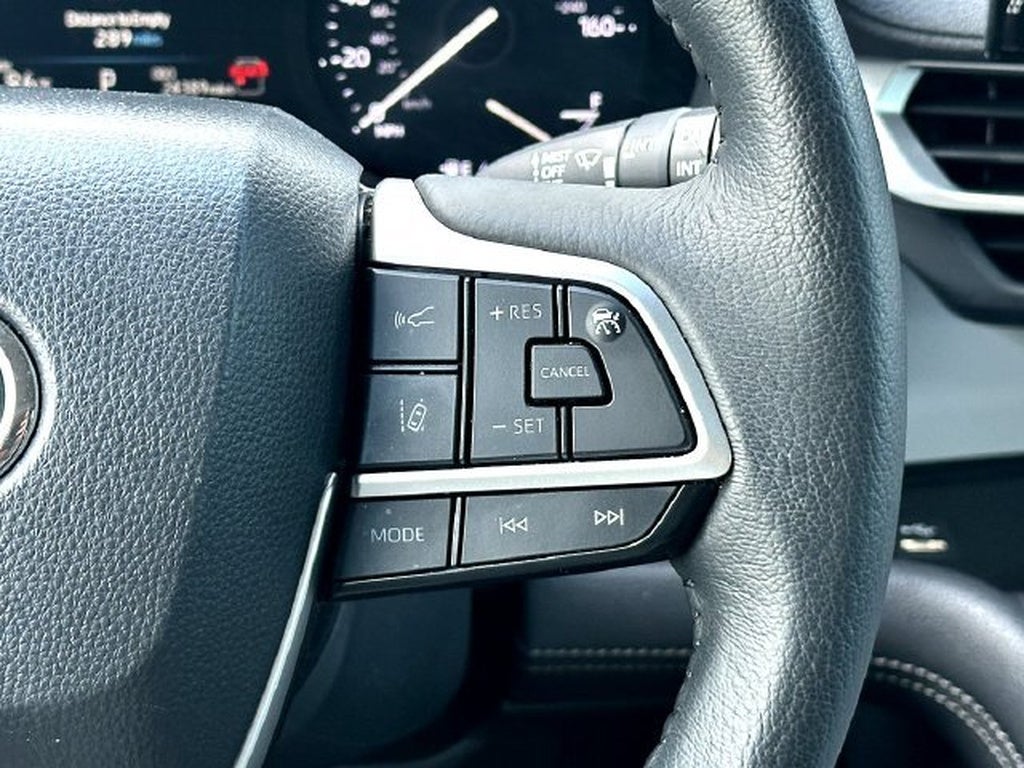 2025 Toyota Sienna XLE 8-Passenger