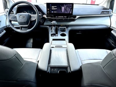 2025 Toyota Sienna XLE 8-Passenger
