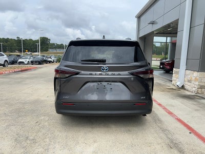 2025 Toyota Sienna XLE 8-Passenger