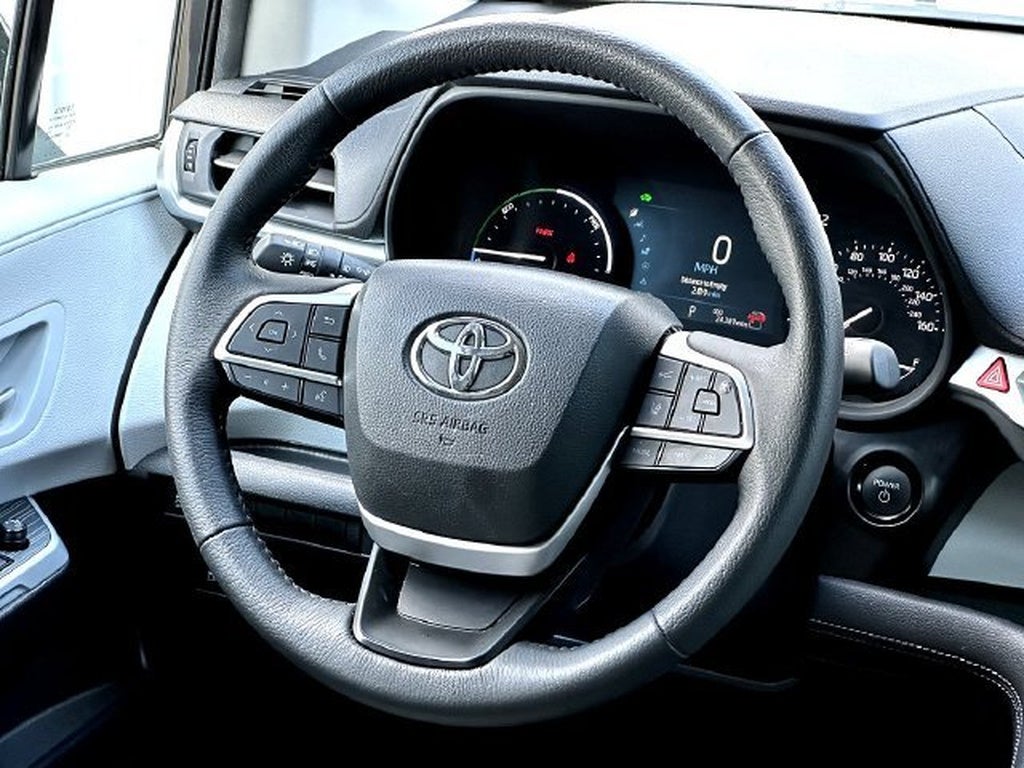 2025 Toyota Sienna XLE 8-Passenger