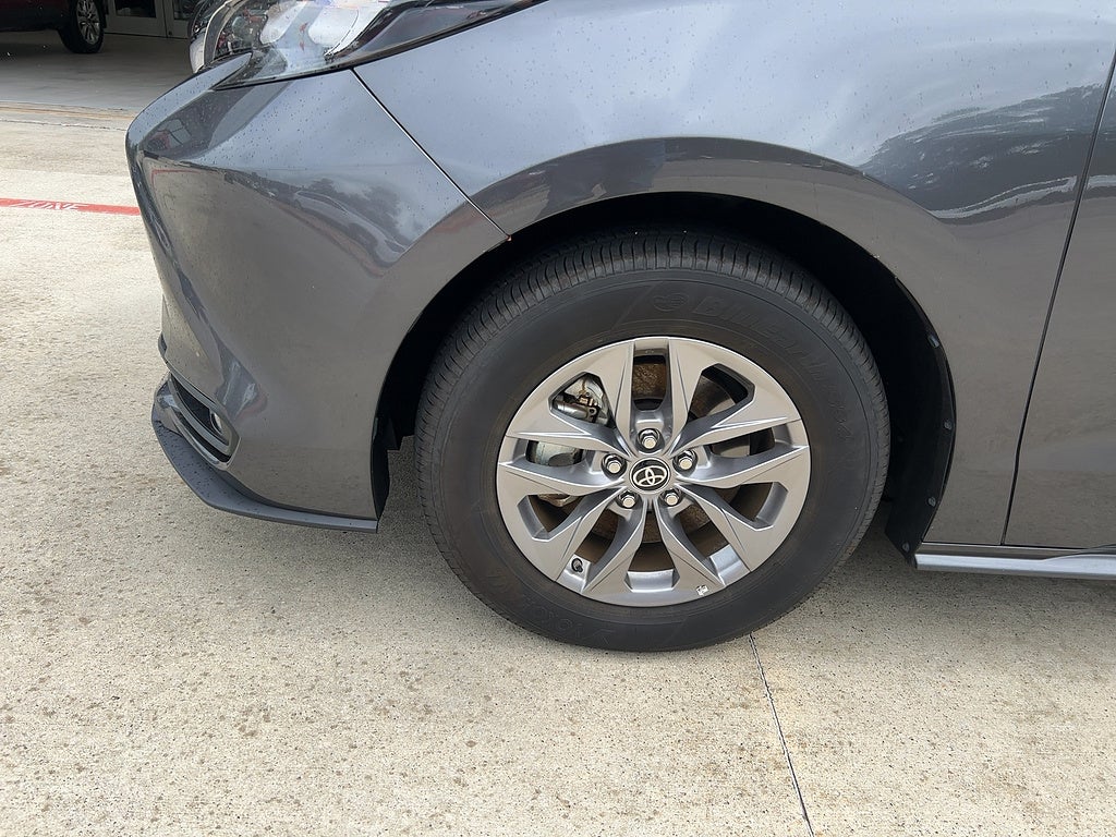 2025 Toyota Sienna XLE 8-Passenger