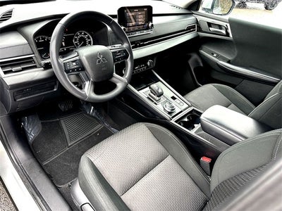 2022 Mitsubishi Outlander ES