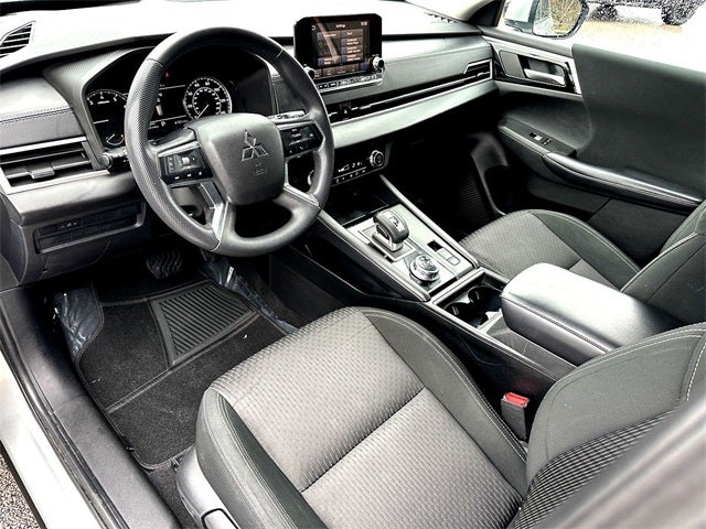 2022 Mitsubishi Outlander ES