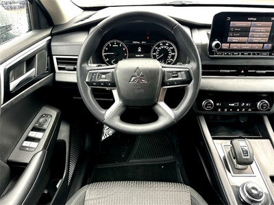 2022 Mitsubishi Outlander ES