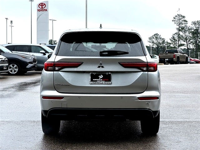 2022 Mitsubishi Outlander ES