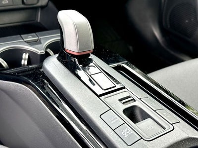 2025 Toyota Prius Plug-In Hybrid SE