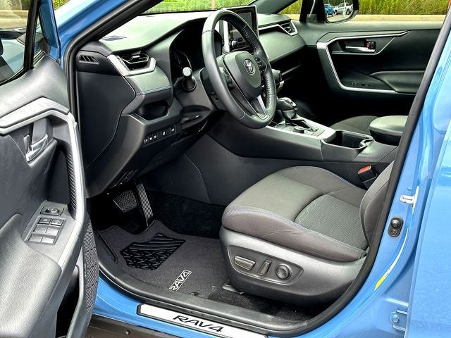 2023 Toyota RAV4 Hybrid SE