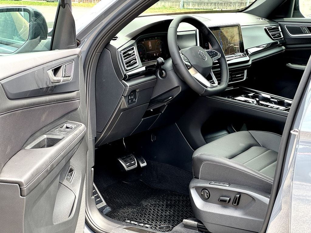 2026 Volkswagen Atlas Cross Sport 2.0T SEL R-Line Black