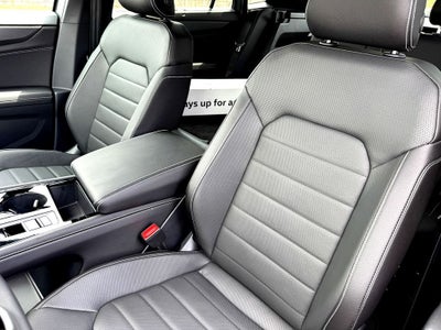 2026 Volkswagen Atlas Cross Sport 2.0T SEL R-Line Black