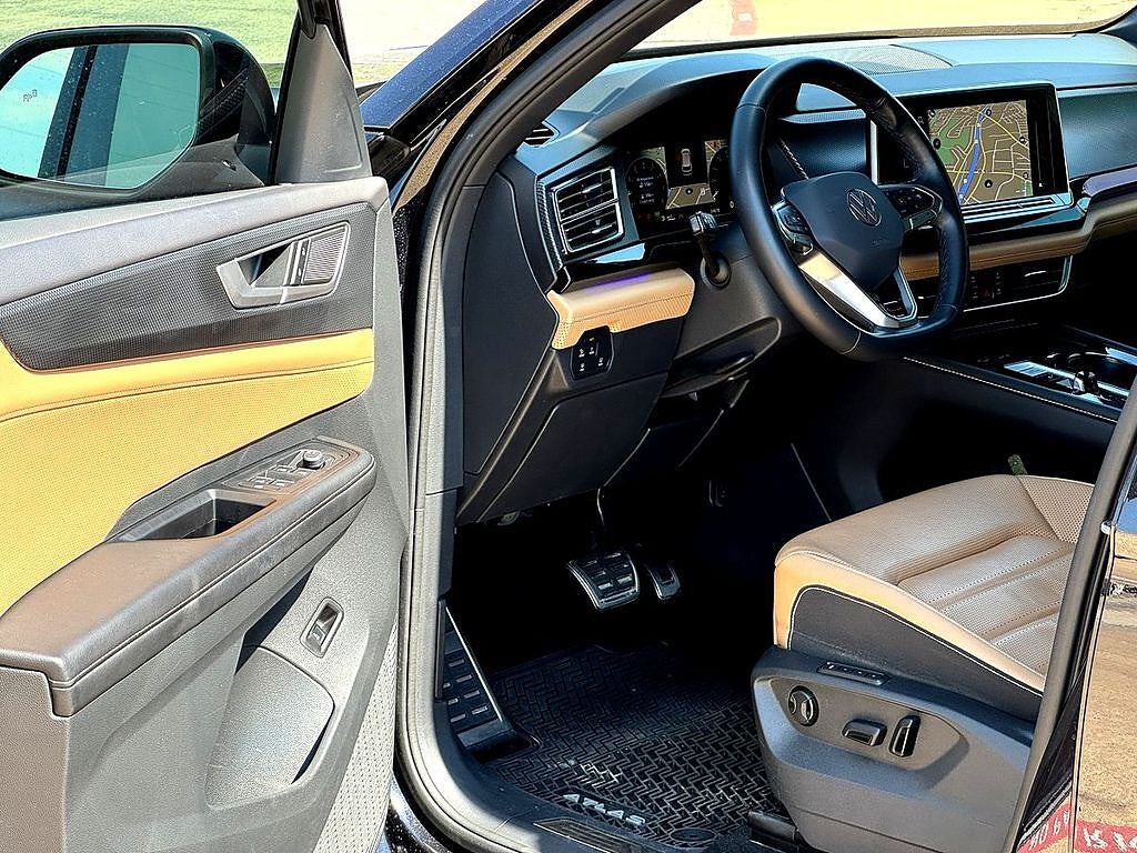 2024 Volkswagen Atlas Cross Sport 2.0T SEL R-Line