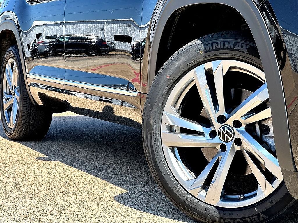 2024 Volkswagen Atlas Cross Sport 2.0T SEL R-Line