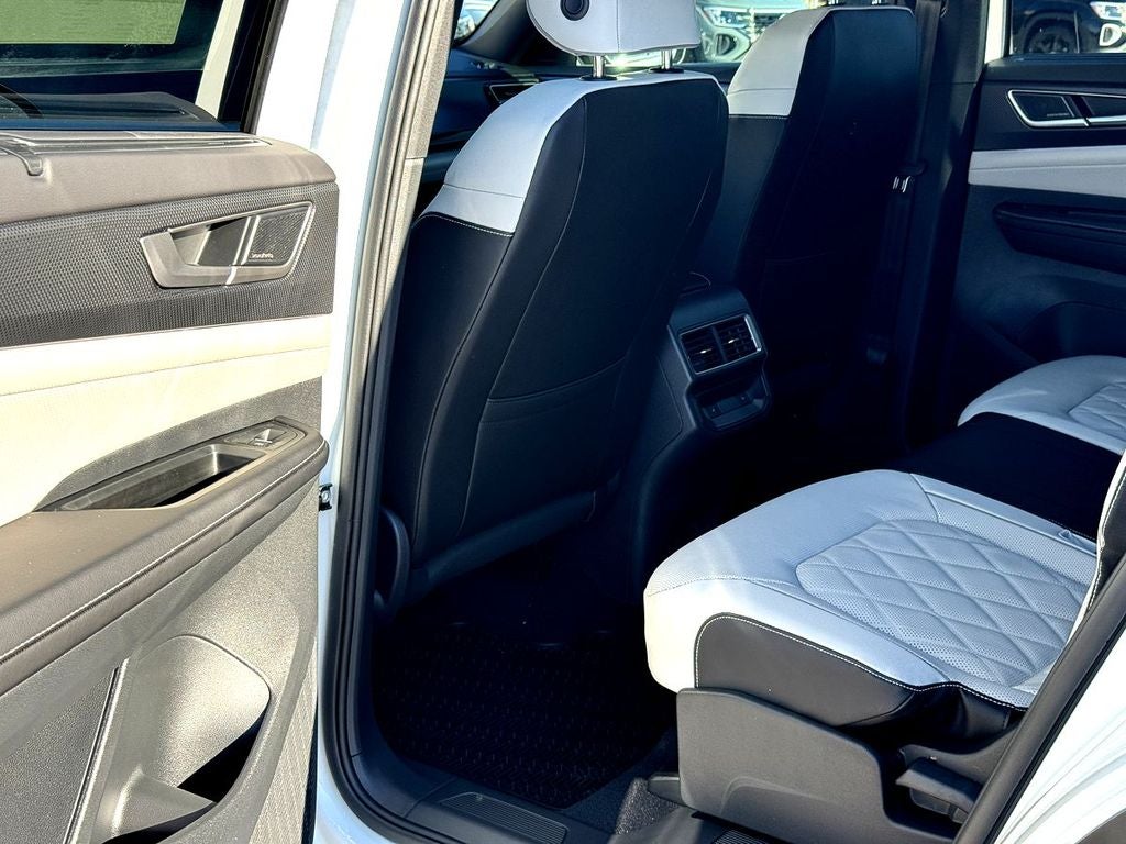 2026 Volkswagen Atlas Cross Sport 2.0T SEL Premium R-Line