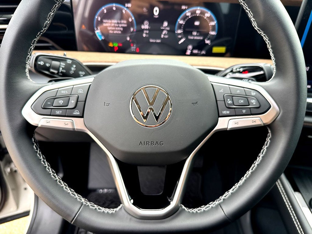 2027 Volkswagen Atlas SE w/Technology