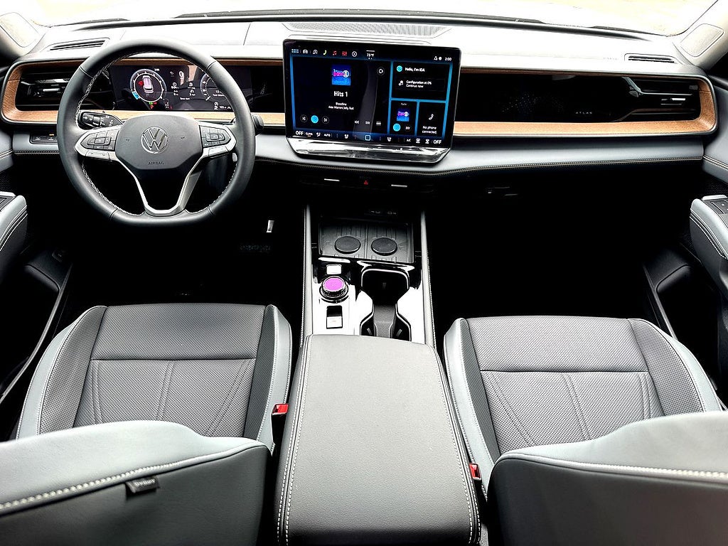 2027 Volkswagen Atlas SE w/Technology