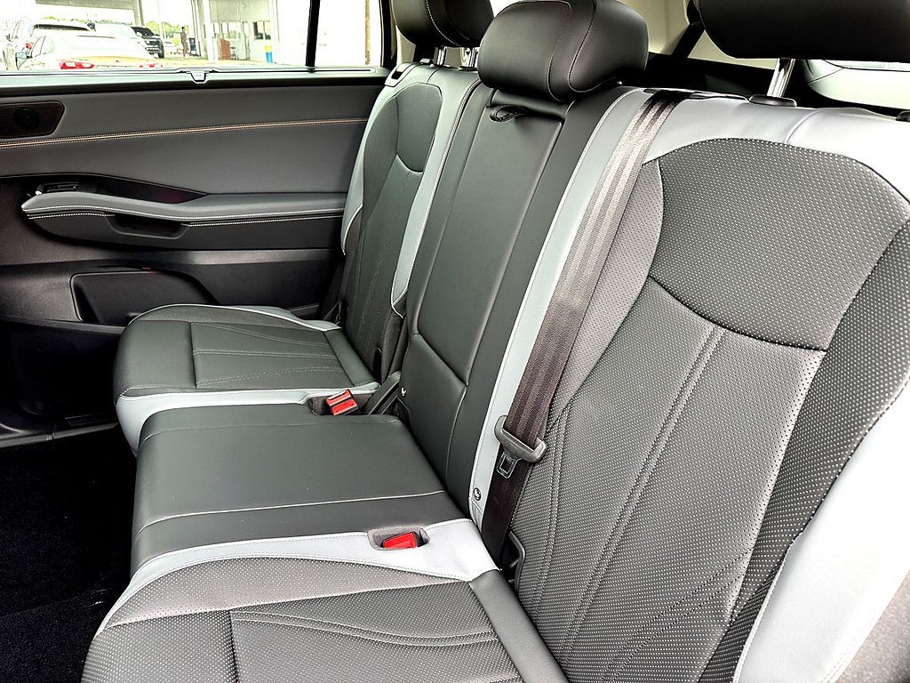 2027 Volkswagen Atlas SE w/Technology