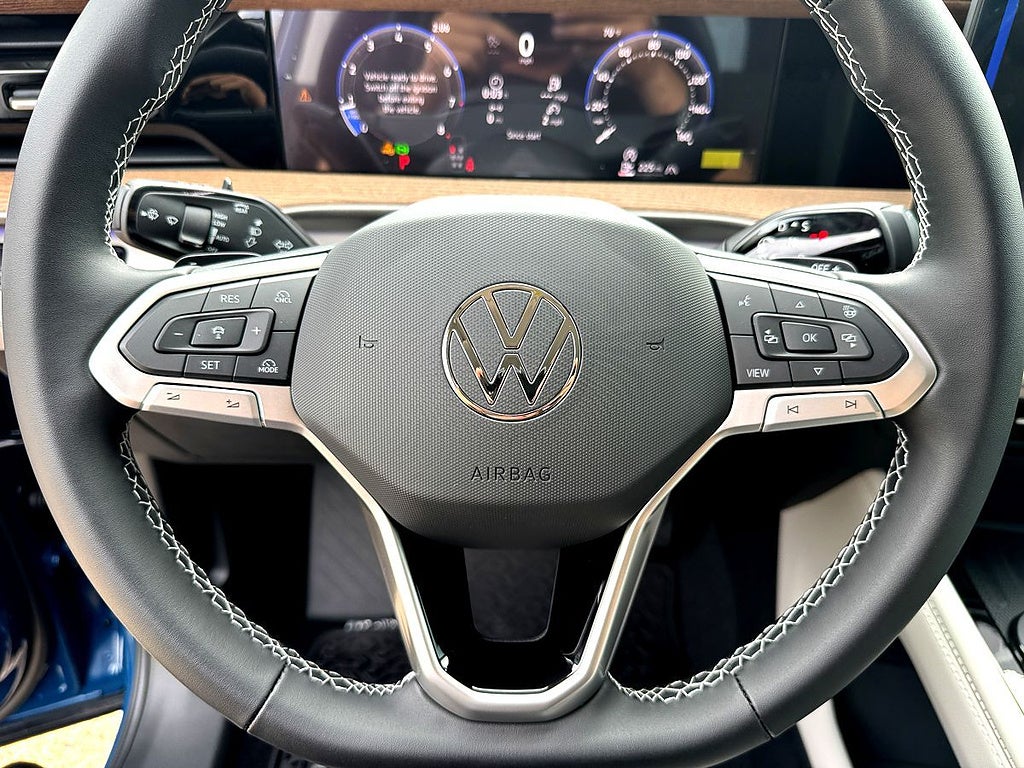 2027 Volkswagen Atlas SE w/Technology