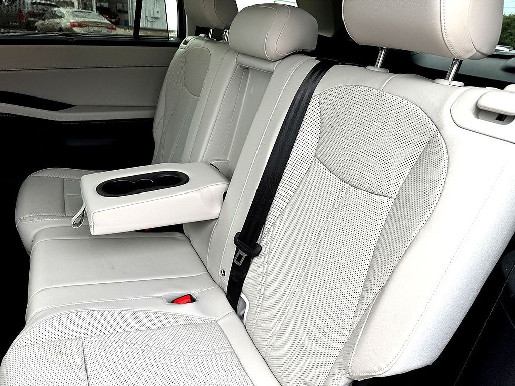 2027 Volkswagen Atlas SE w/Technology