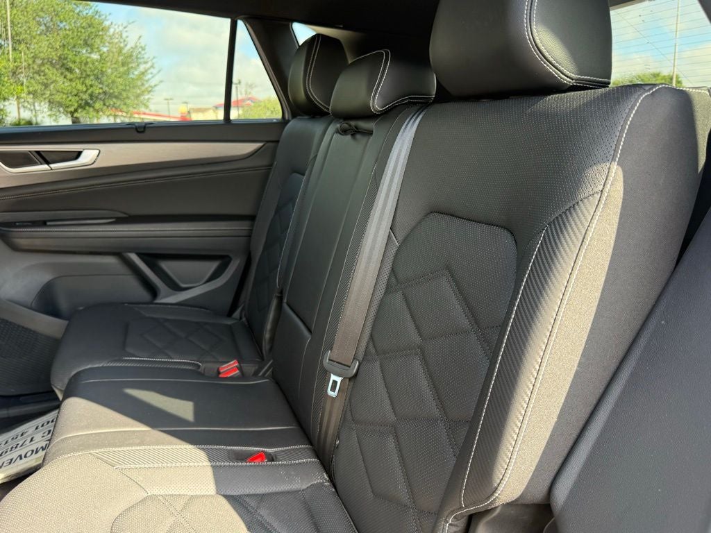 2024 Volkswagen Atlas Cross Sport 2.0T SE w/Technology
