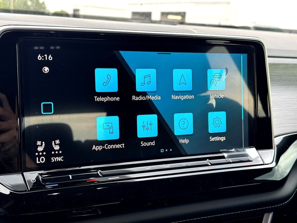 2026 Volkswagen Atlas Cross Sport 2.0T SE w/Technology