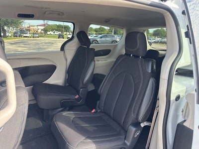 2024 Chrysler Voyager LX