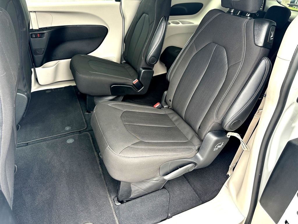 2024 Chrysler Voyager LX