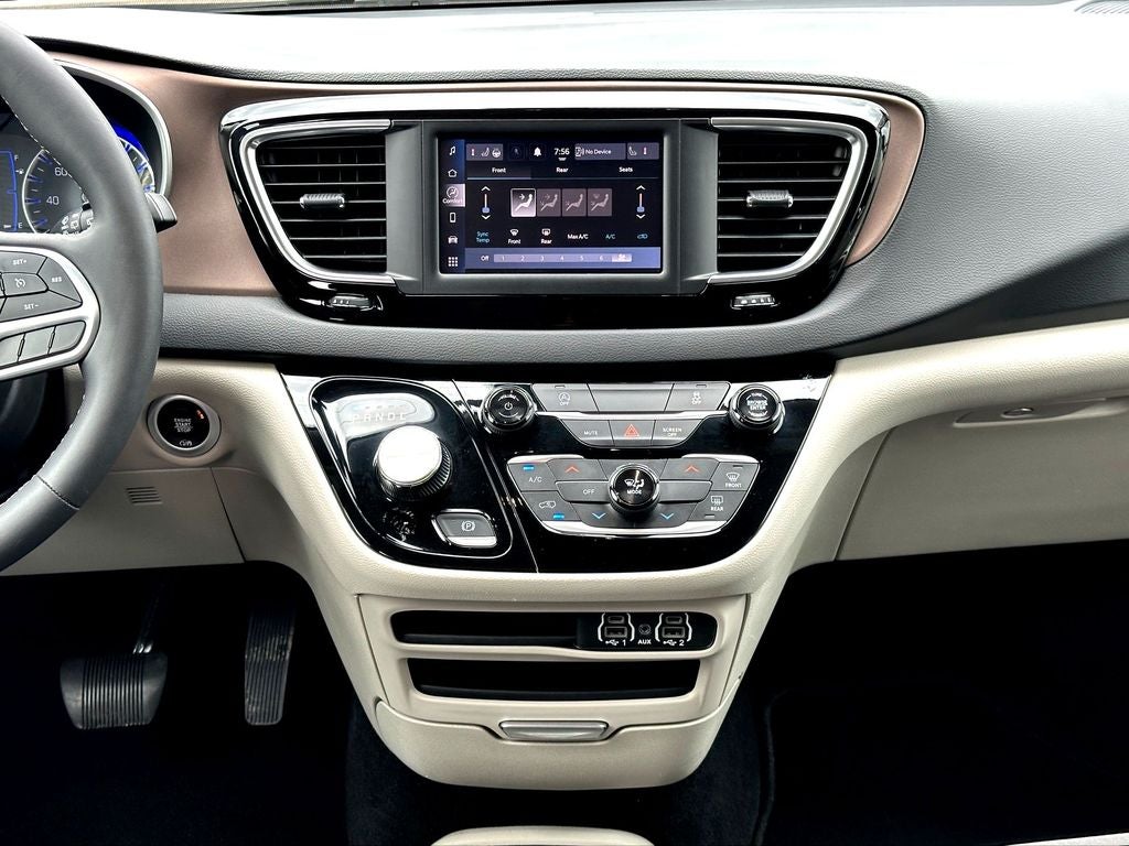 2024 Chrysler Voyager LX