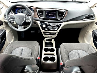 2024 Chrysler Voyager LX