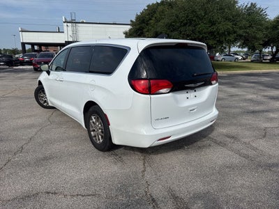 2024 Chrysler Voyager LX