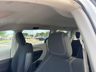 2024 Chrysler Voyager LX