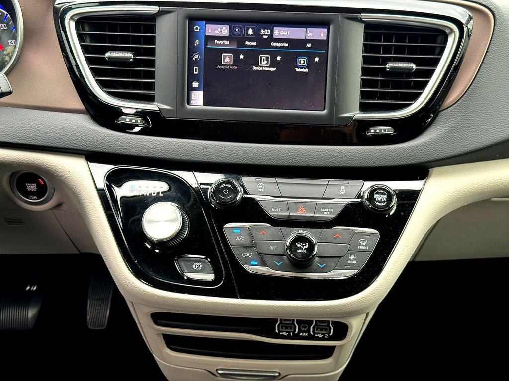 2023 Chrysler Voyager LX