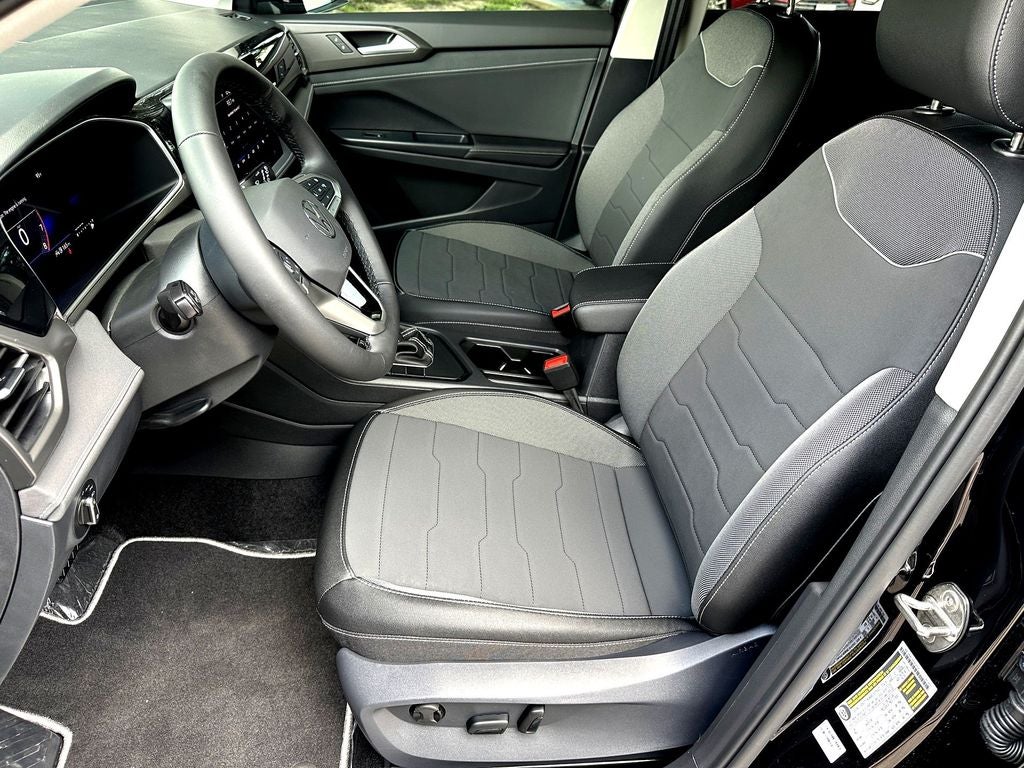 2026 Volkswagen Taos 1.5T SE Black
