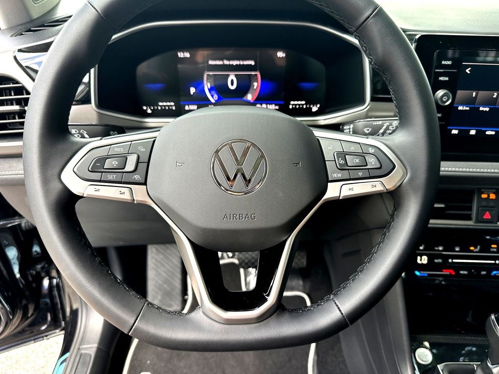 2026 Volkswagen Taos 1.5T SE Black