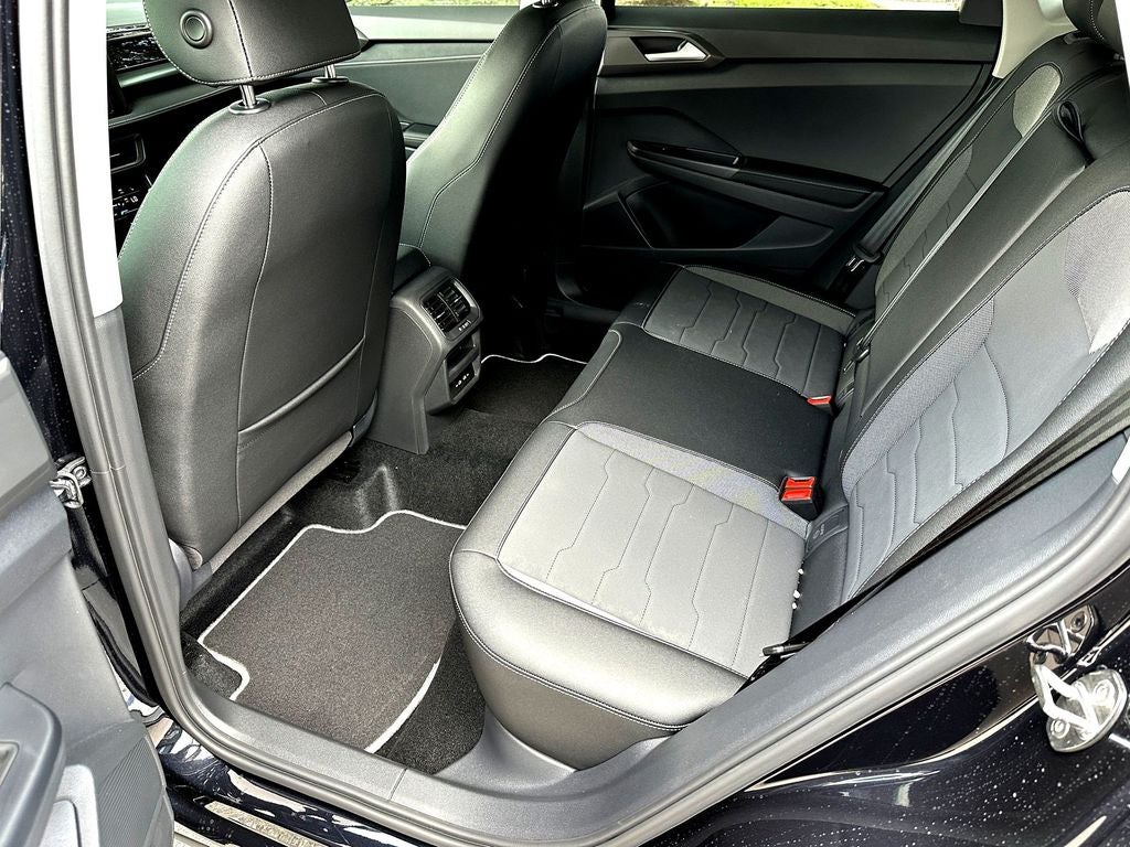 2026 Volkswagen Taos 1.5T SE Black