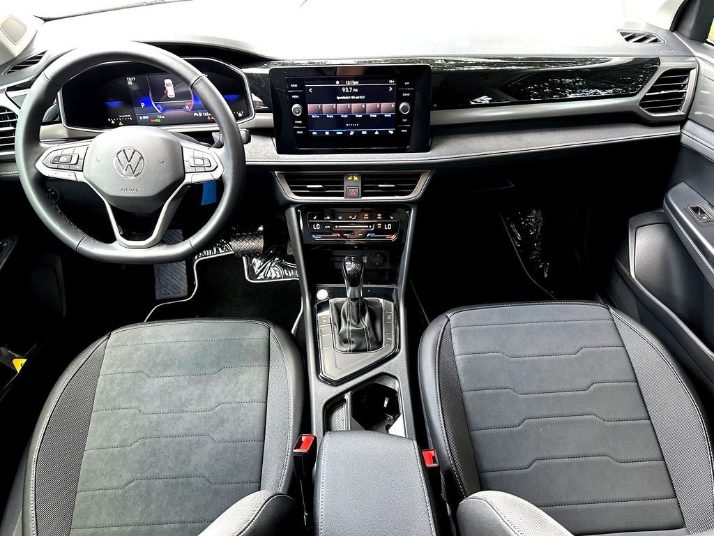 2026 Volkswagen Taos 1.5T SE Black