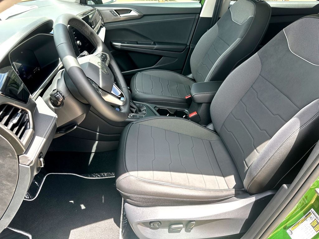 2026 Volkswagen Taos 1.5T SE Black