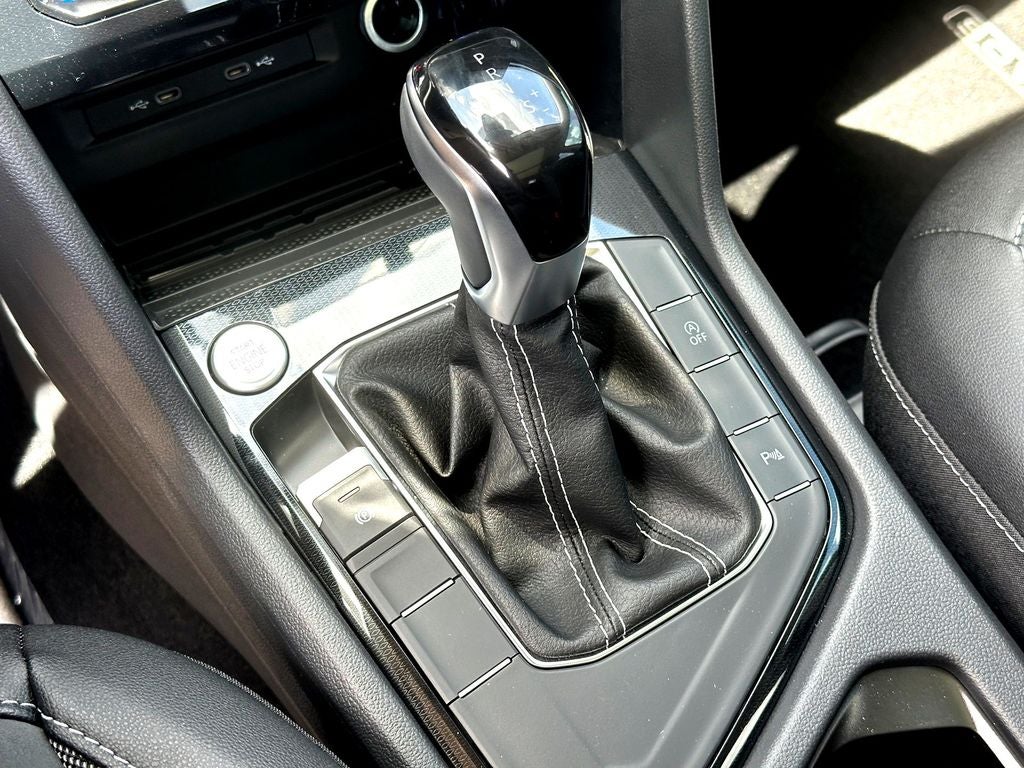 2026 Volkswagen Taos 1.5T SE Black