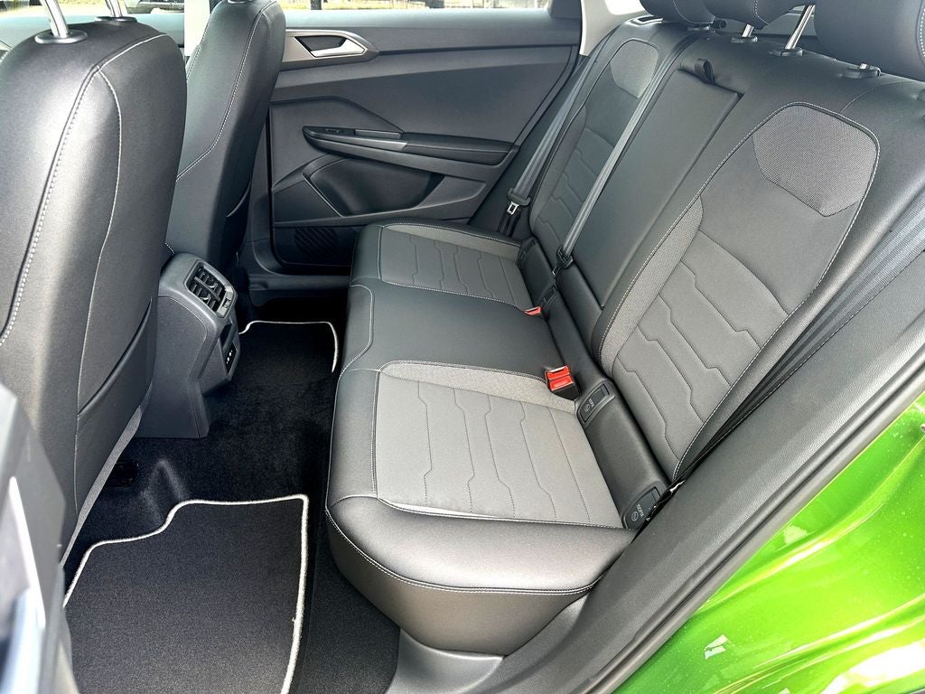 2026 Volkswagen Taos 1.5T SE Black