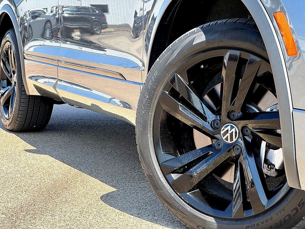 2023 Volkswagen Tiguan 2.0T SE R-Line Black