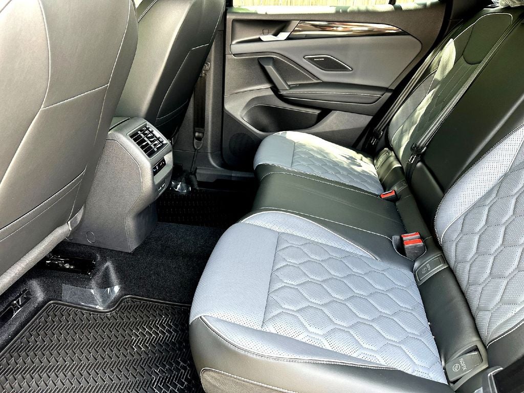 2026 Volkswagen Tiguan 2.0T SEL R-Line