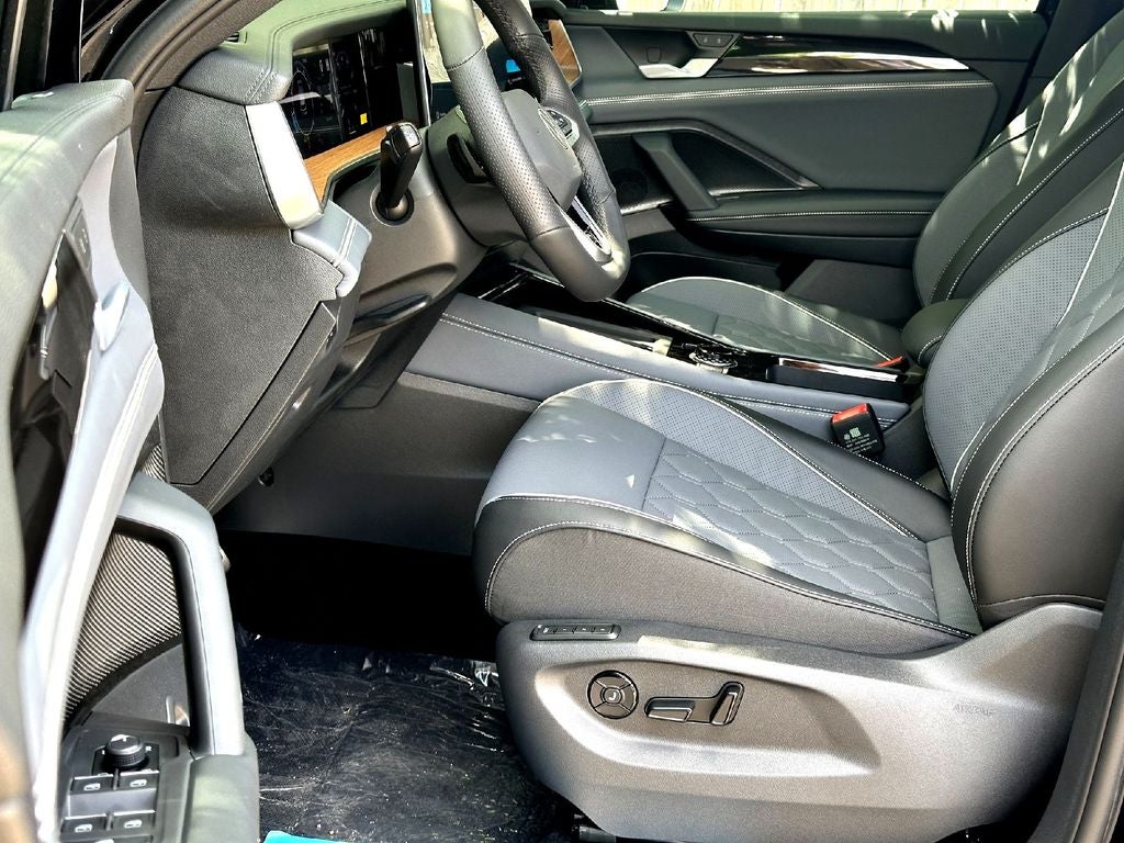 2026 Volkswagen Tiguan 2.0T SEL R-Line